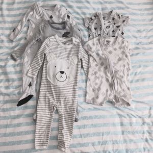 Gender neutral 6-12 month lot (7 pieces)